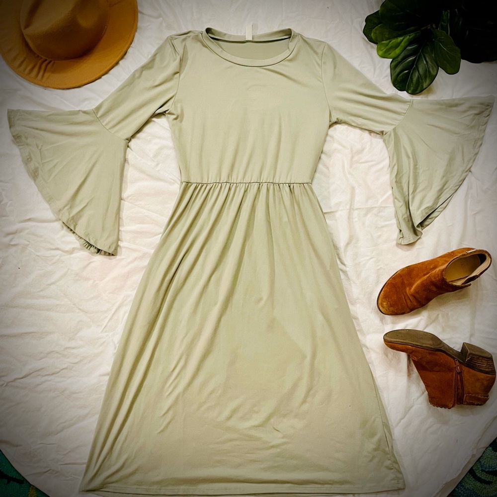 Flamingo Urban Green bell sleeve dress small